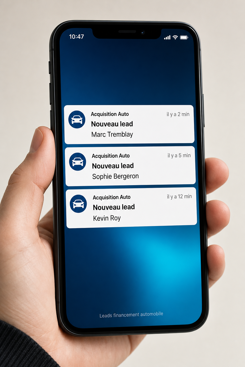 iPhone affichant des notifications de leads Acquisition Auto en temps réel